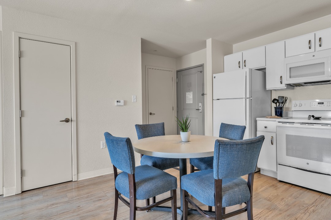 Simplicity At the Rim · Unit 1406 2/2