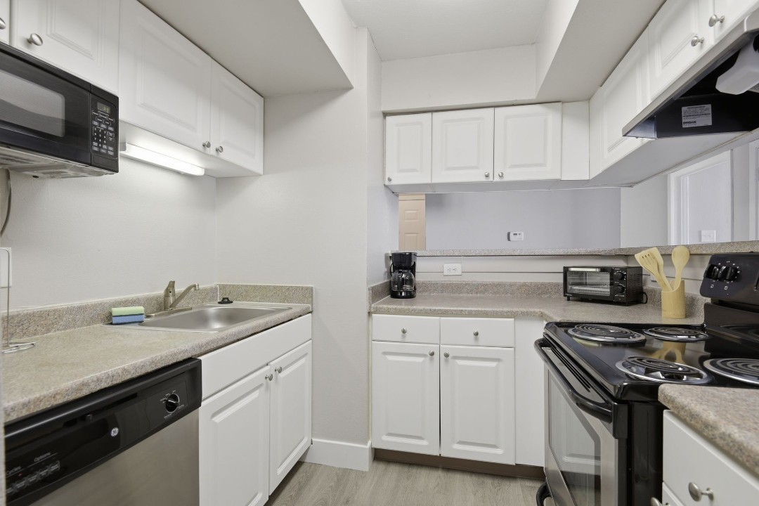 Lincoln Green · Unit 2503 2/2