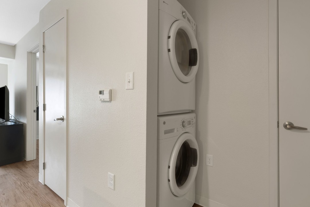 Simplicity At the Rim · Unit 1208  2/2