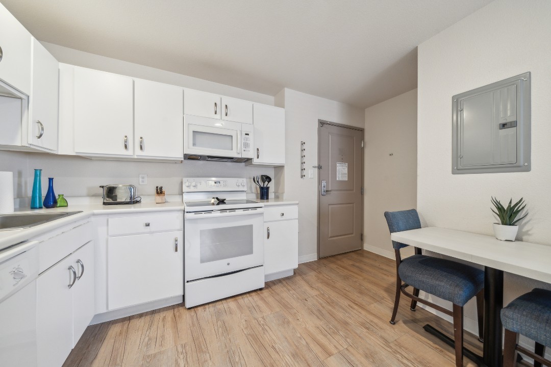 Simplicity At the Rim · Unit 1303  1/1