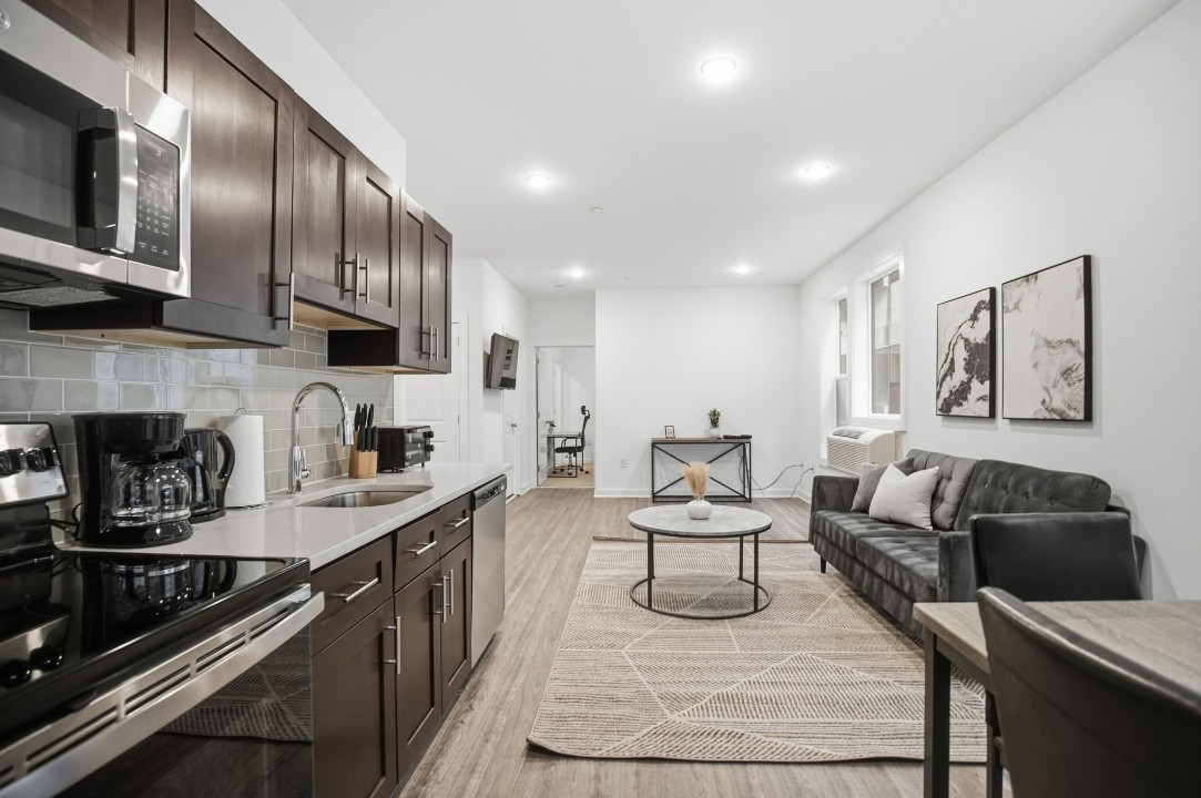 Fairmount Square 1528- 2H · Unit 1/1