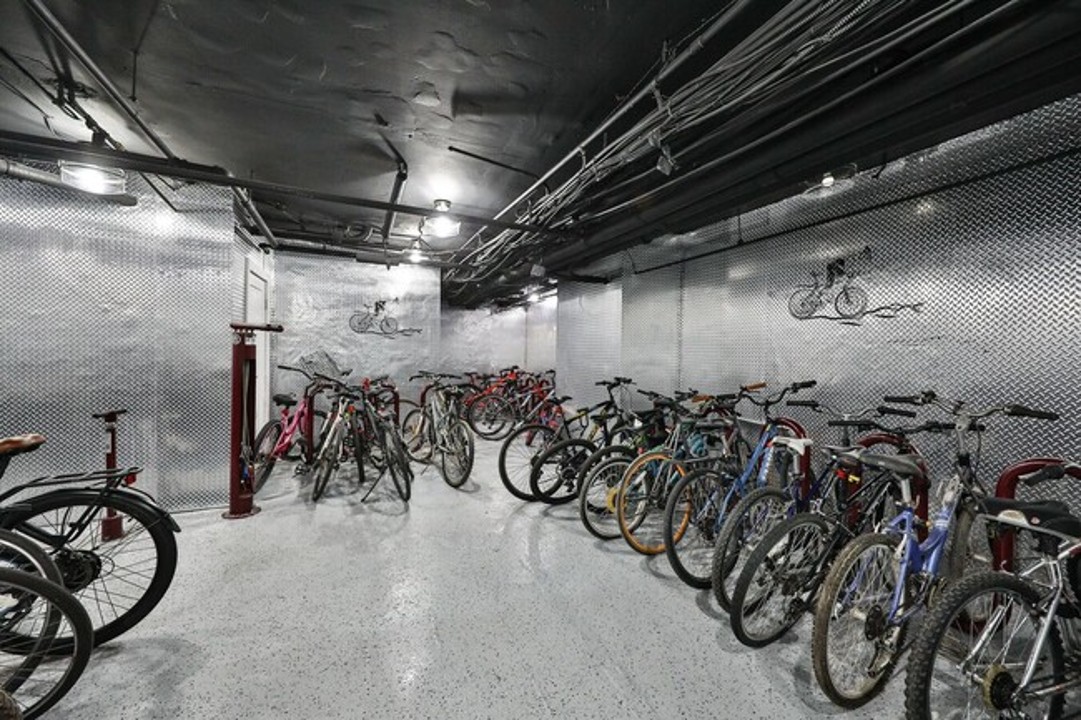 Fairfax Apartments · Unit 604 1/1