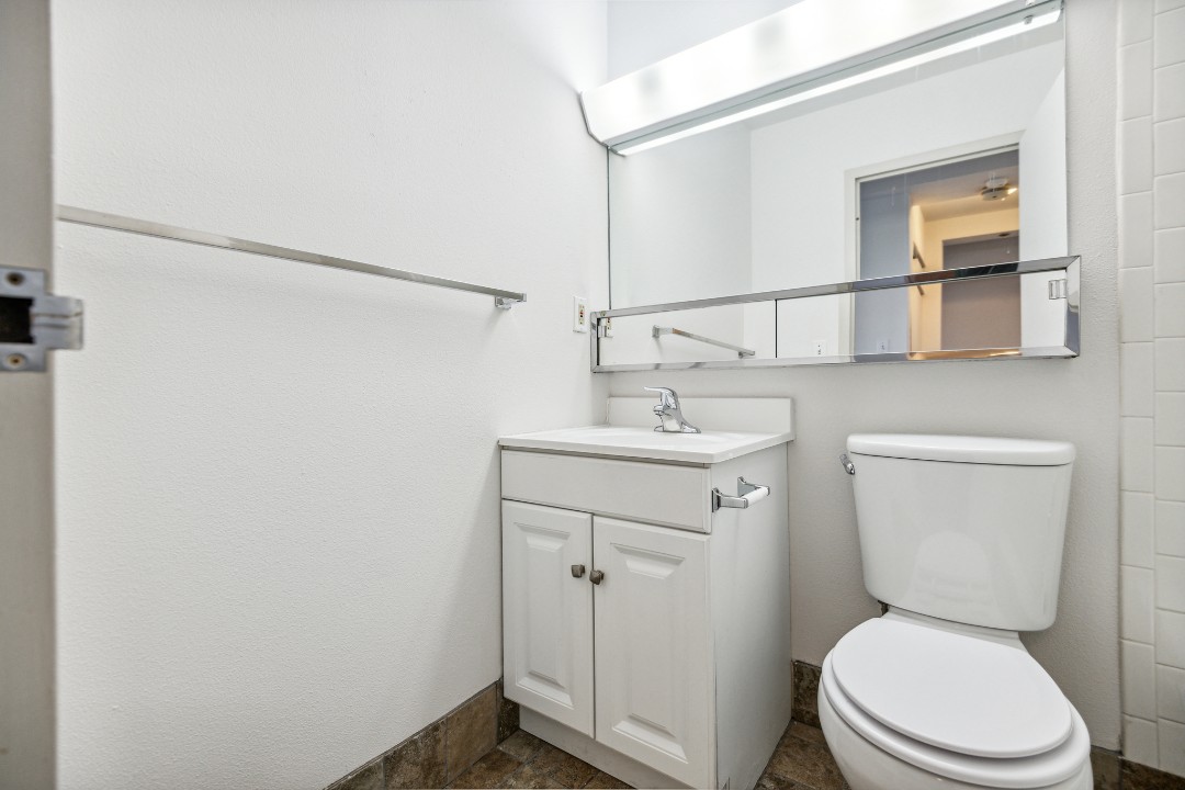 Pa Place 2401, 2br
