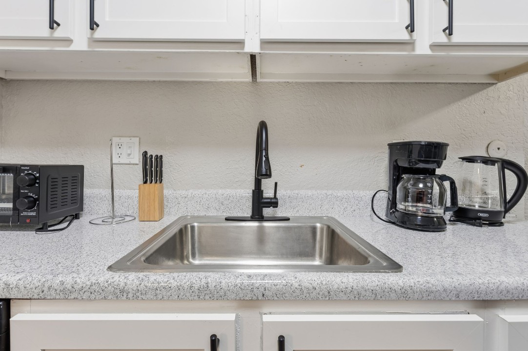 Hillcrest 8330F · Unit 1/1