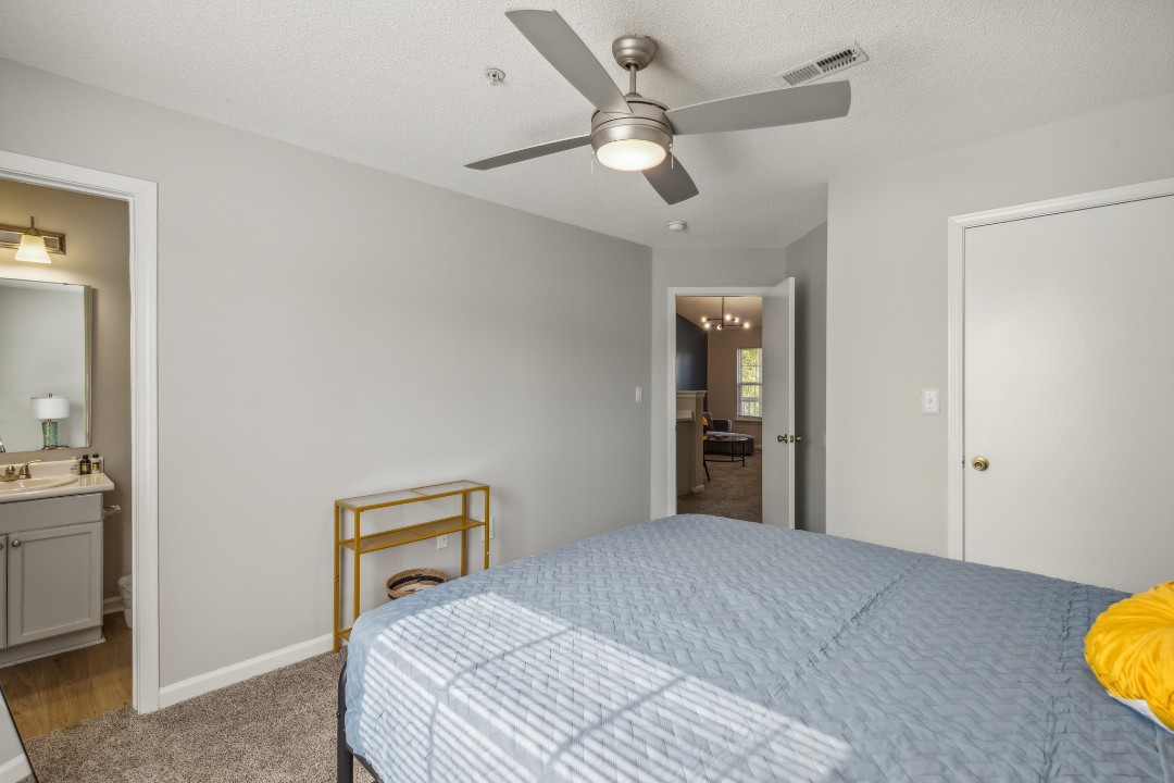 Carlson Bay, 3508-301, · Unit 2/2