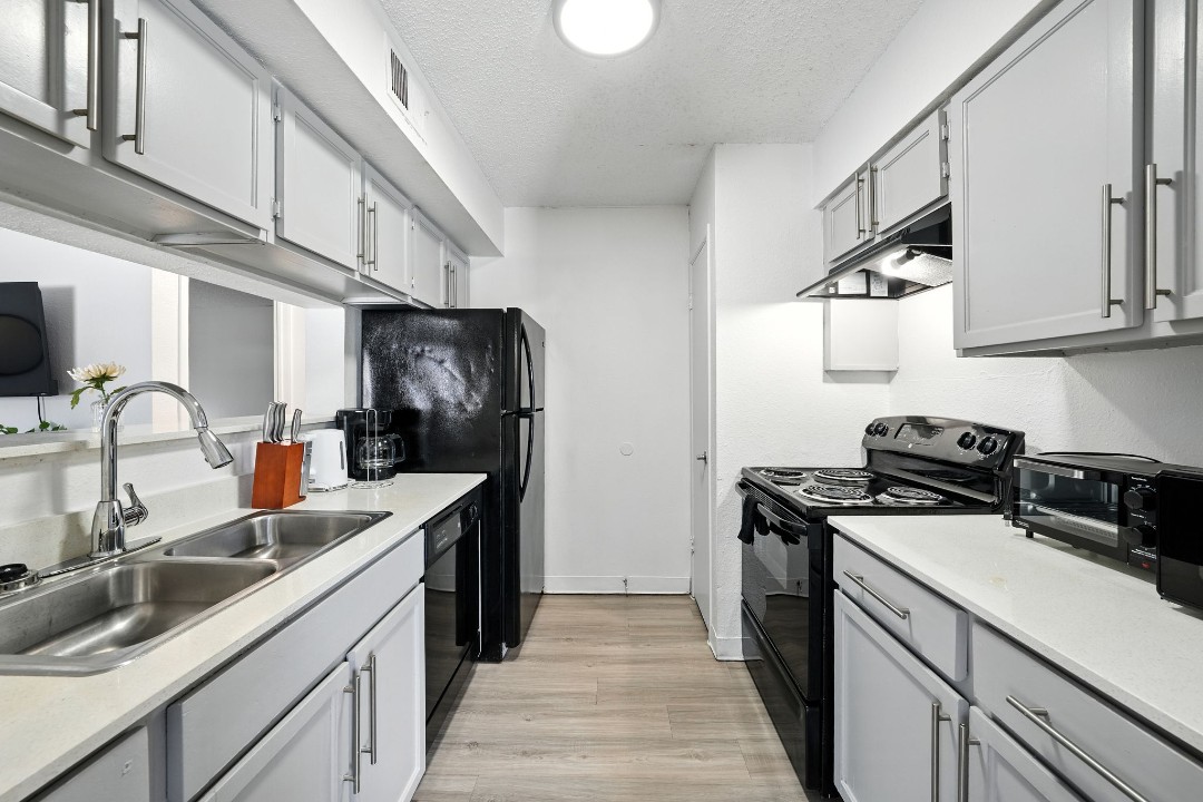 Mueller Flats · Unit 1223 2/2