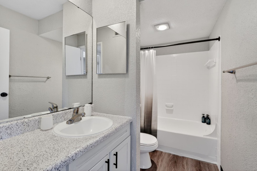Hillcrest 5403F · Unit 2/1