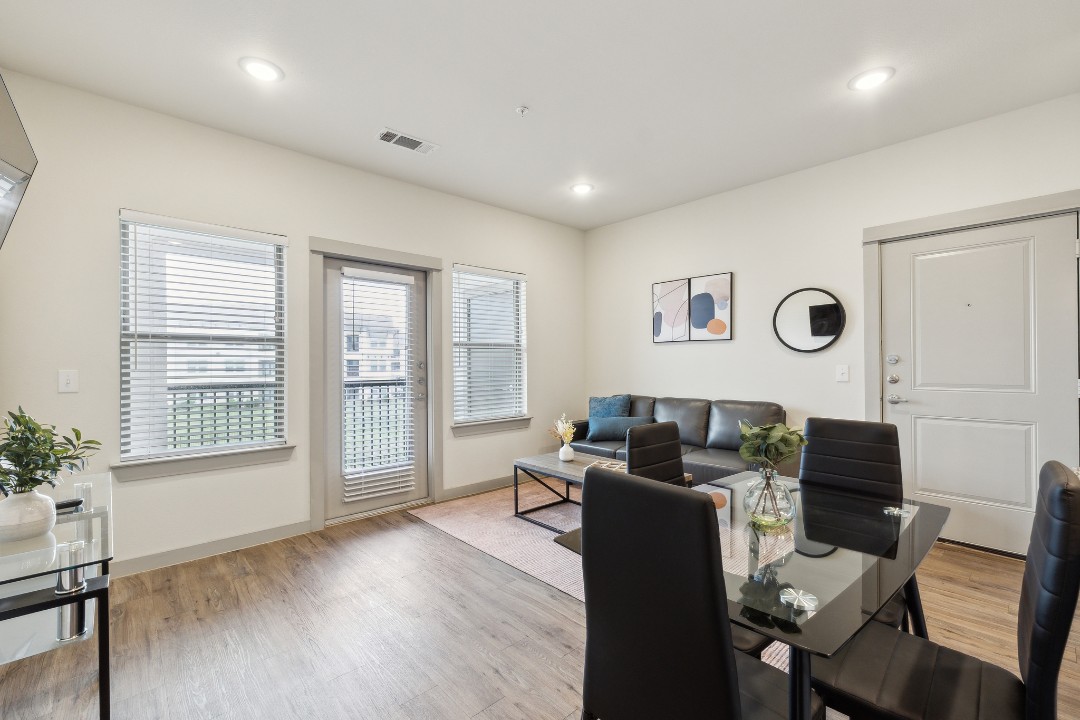 Chisholm Trace · Unit 933 1/1
