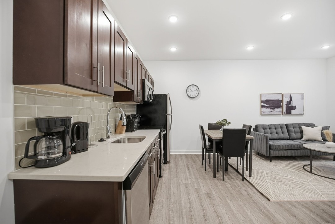 Fairmount Square 1528-2D · Unit 1/1