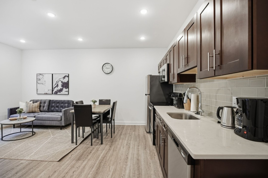 Fairmount Square 1528-3G · Unit 1/1