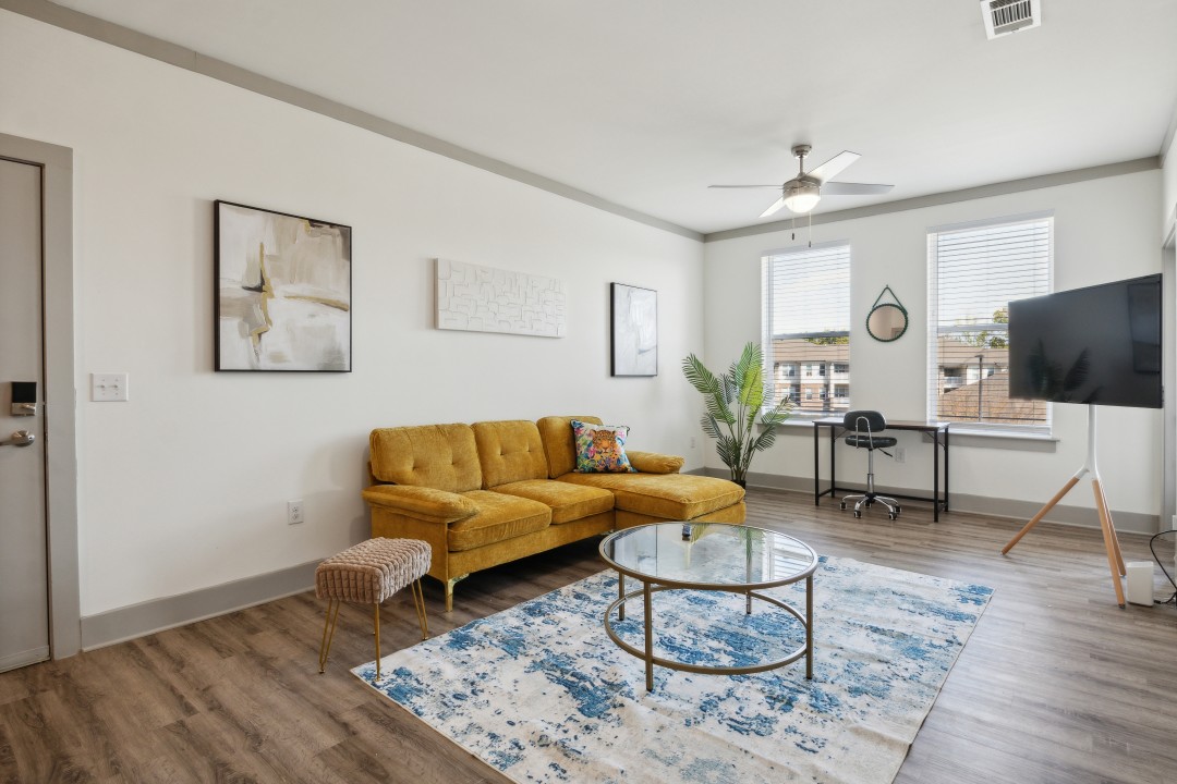 Overlook at Farragut 1214, 1BD/1BA