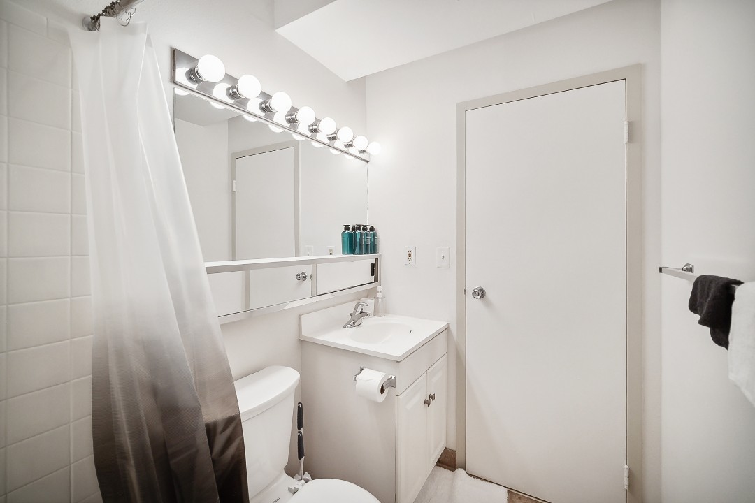 Pa Place 1111, 1br