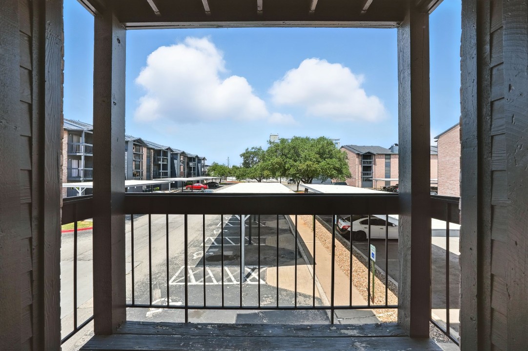 Mueller Flats · Unit 1223 2/2