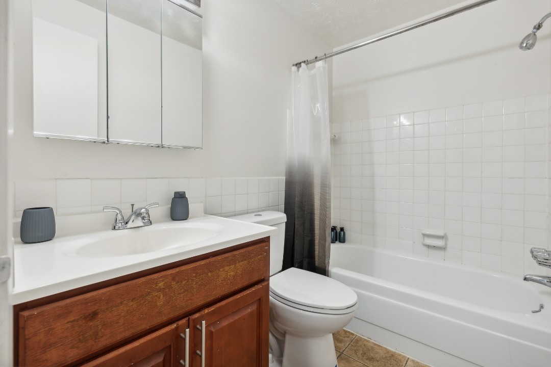 Midtown Towers 3602, · Unit 1/1