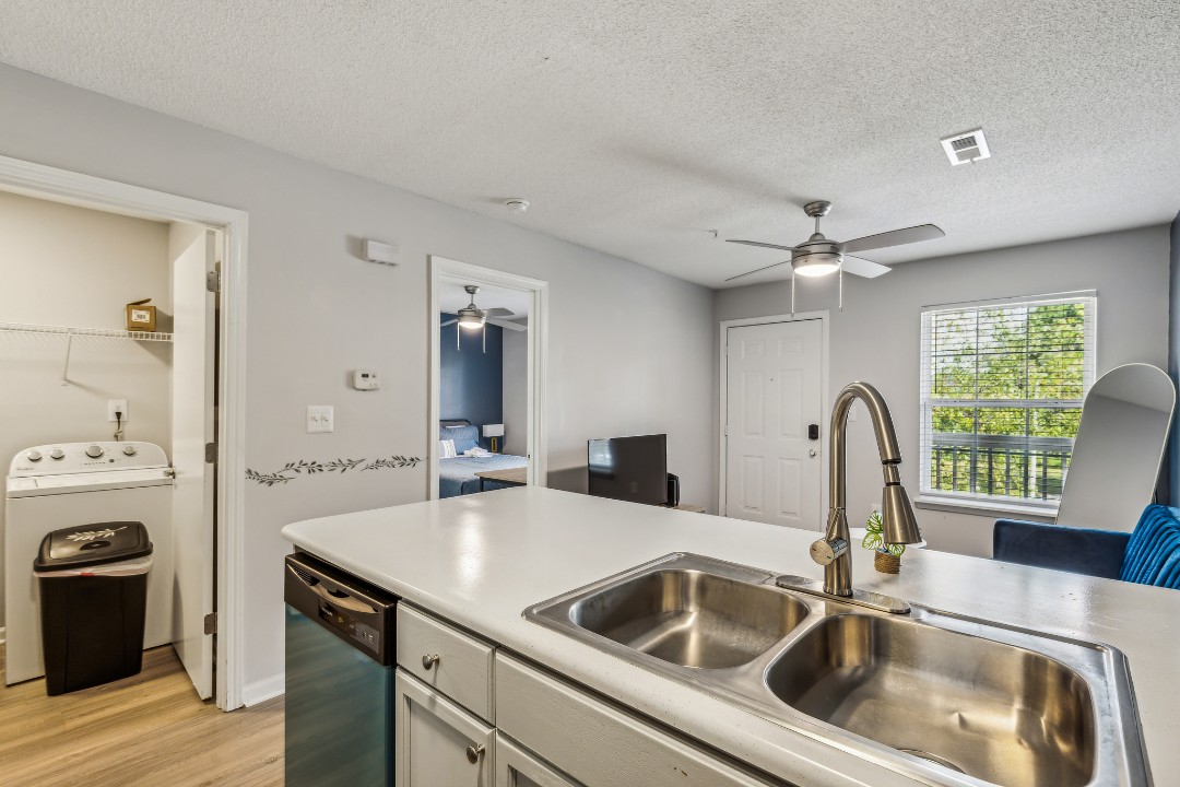 Carlson Bay, 969-203, · Unit 1/1