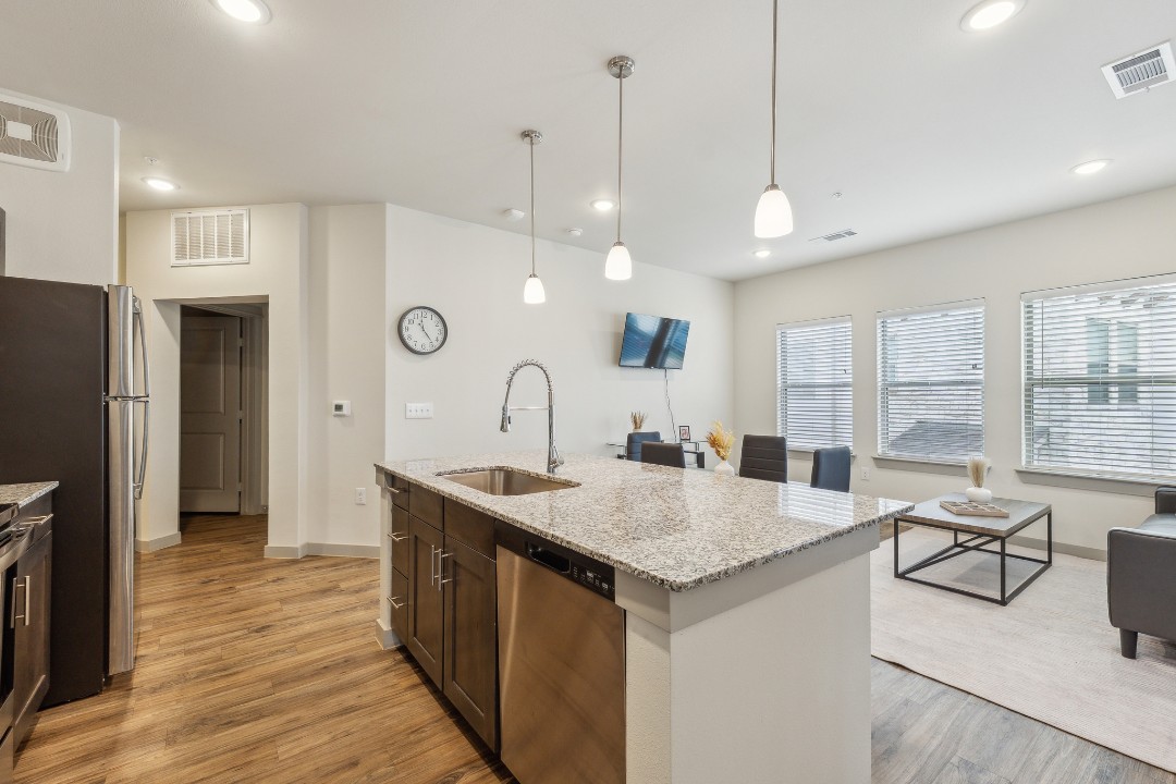 Chisholm Trace · Unit 827 2/2