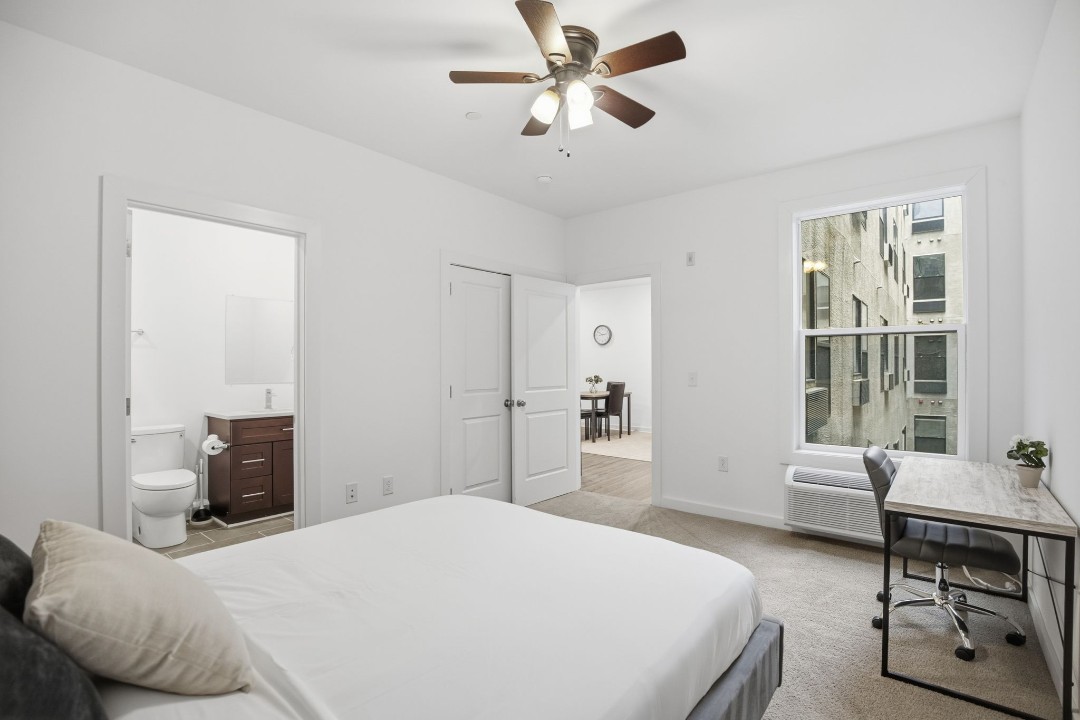 Fairmount Square 1528-2D · Unit 1/1
