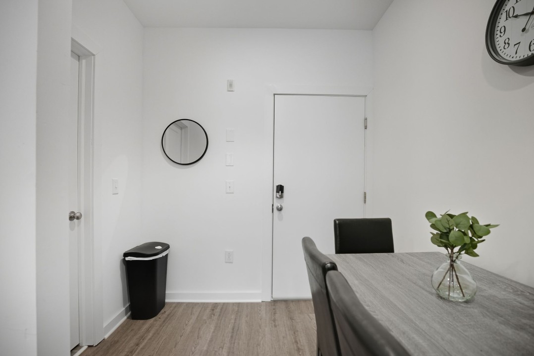 Fairmount Square 1528-2F · Unit 1/1