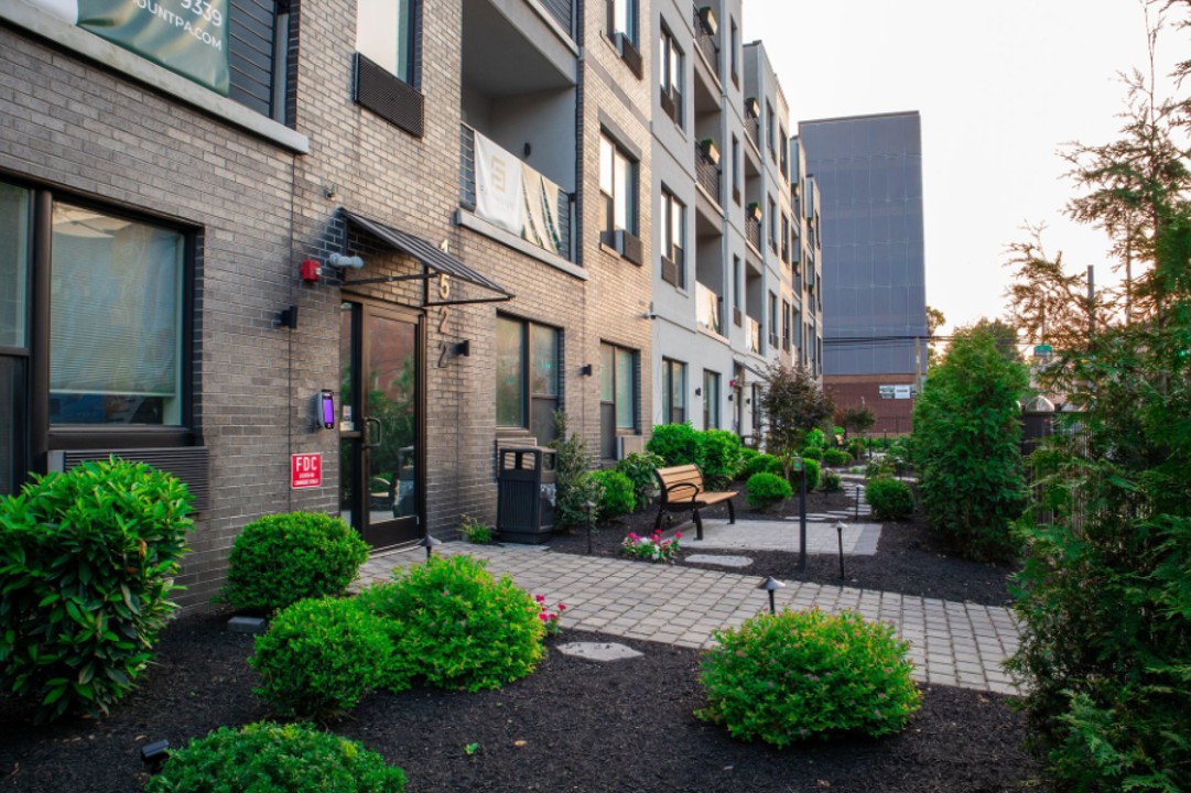 Fairmount Square 1528- 2A · Unit 1/1