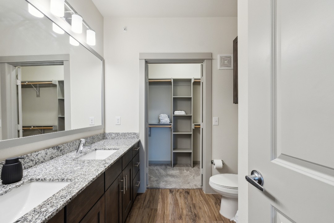 Chisholm Trace · Unit 222 2/2
