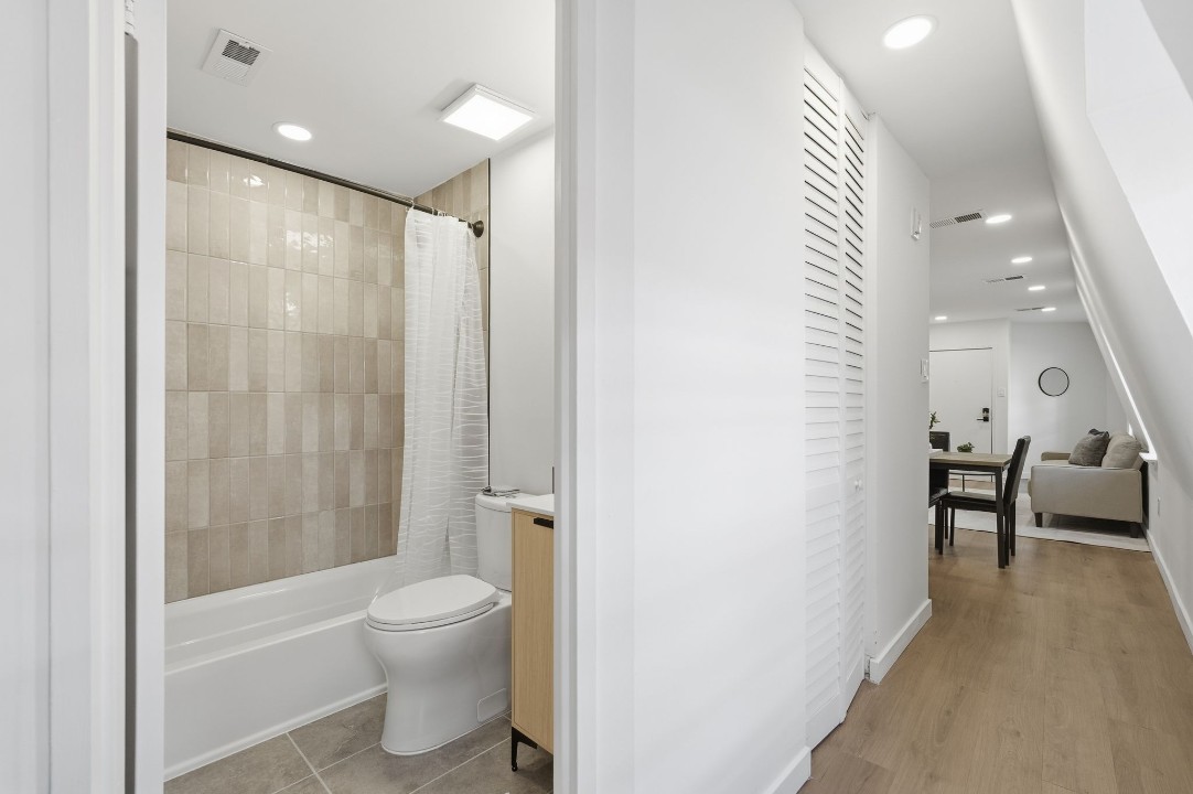 Carriage House C416 · Unit 1/1