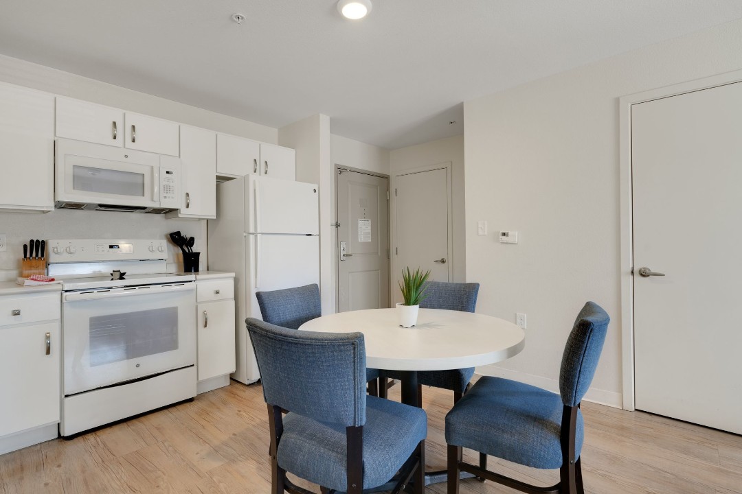 Simplicity At the Rim · Unit 1304 2/2