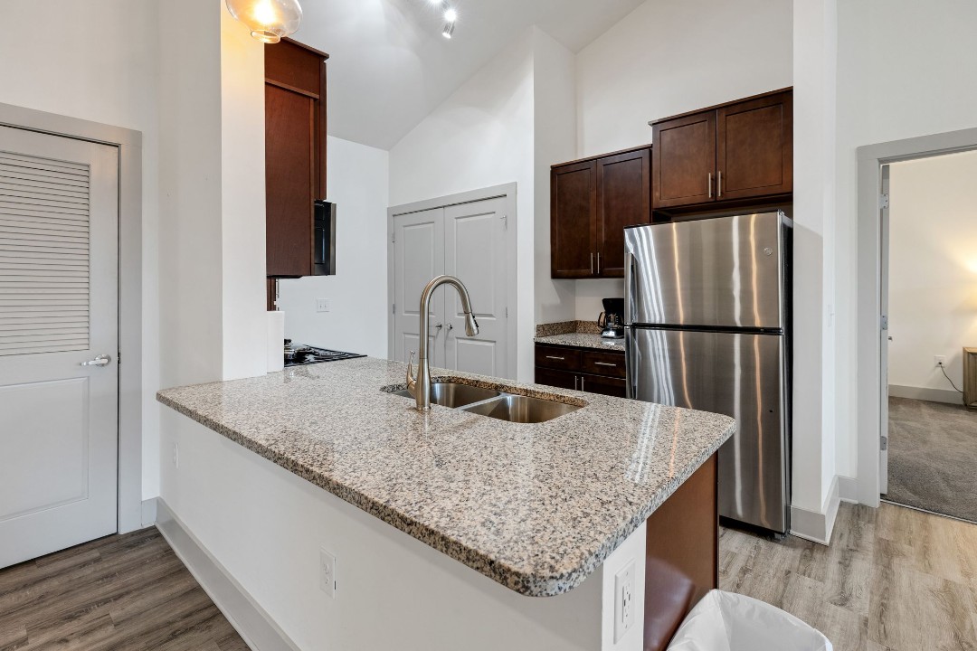 Overlook at Farragut 2302, · Unit 2/2