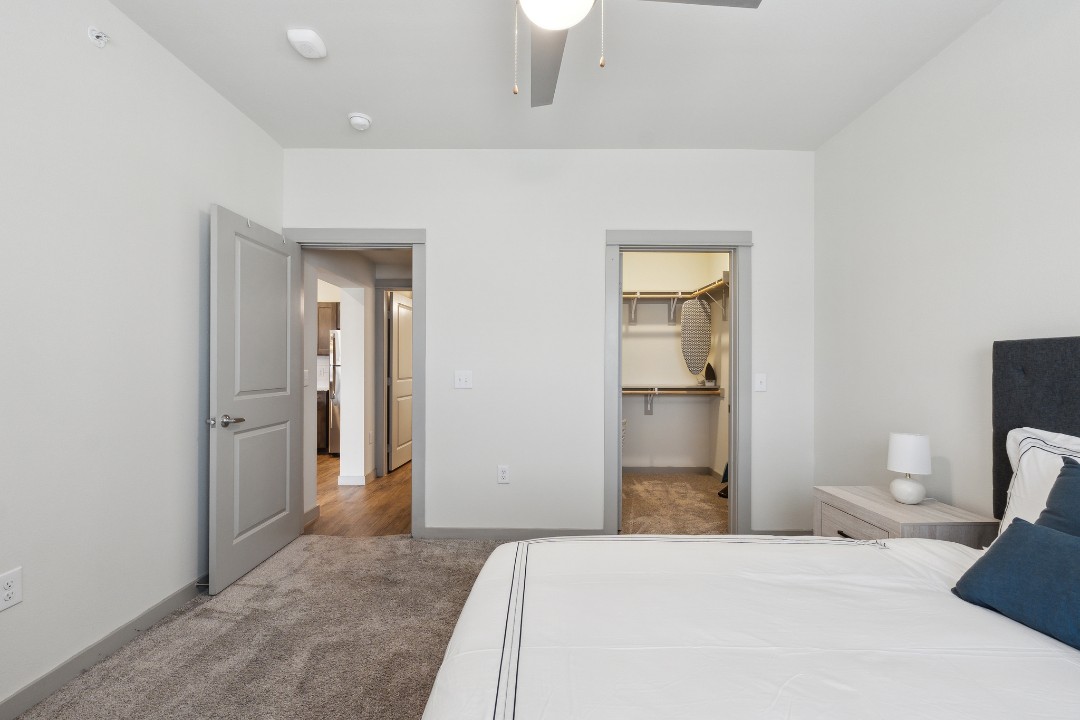 Chisholm Trace · Unit 933 1/1