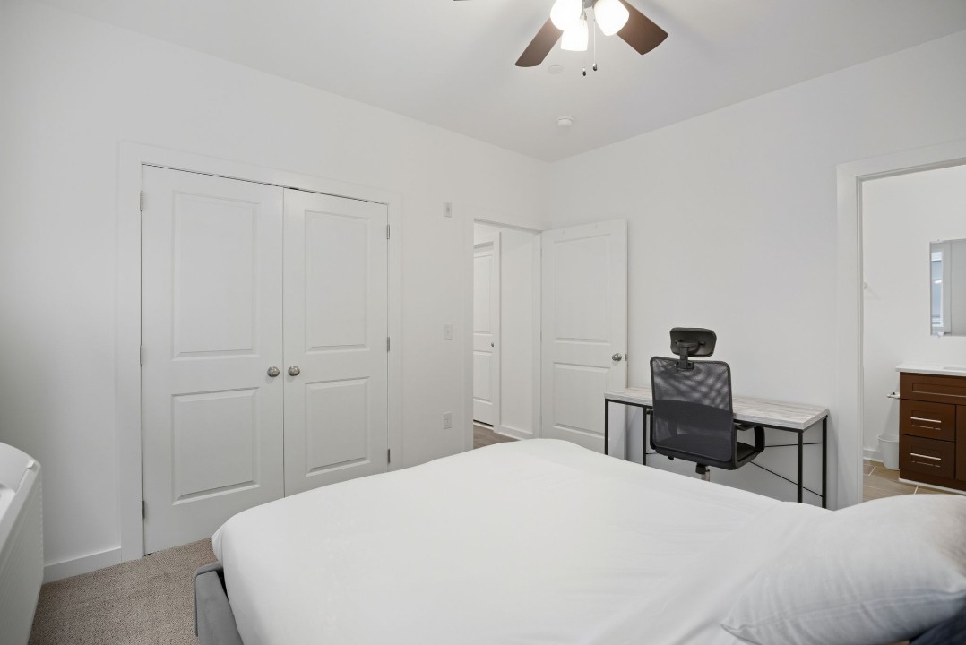 Fairmount Square 1528- 2H · Unit 1/1
