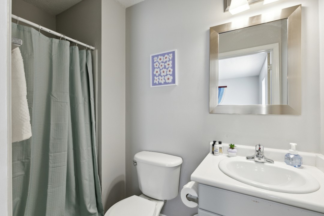 Carlson Bay, 3504-103, · Unit 2/2