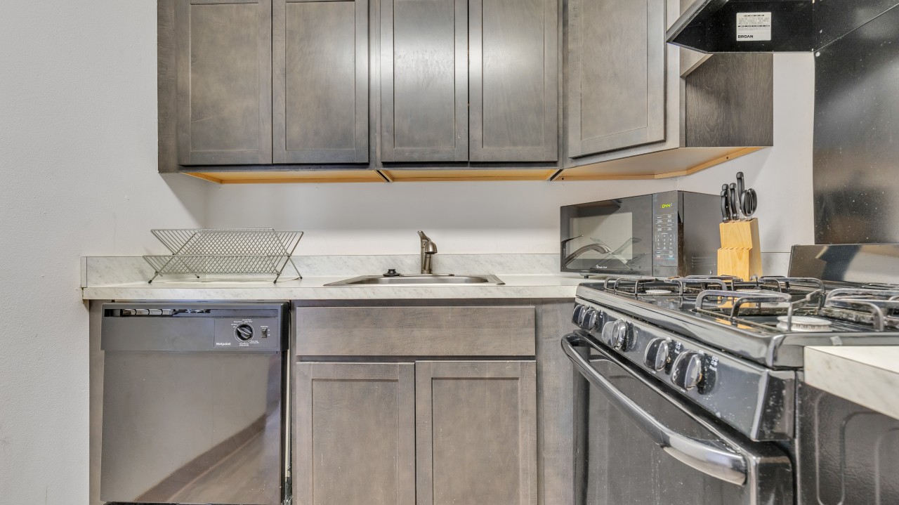 Pa Place 1801, 2br