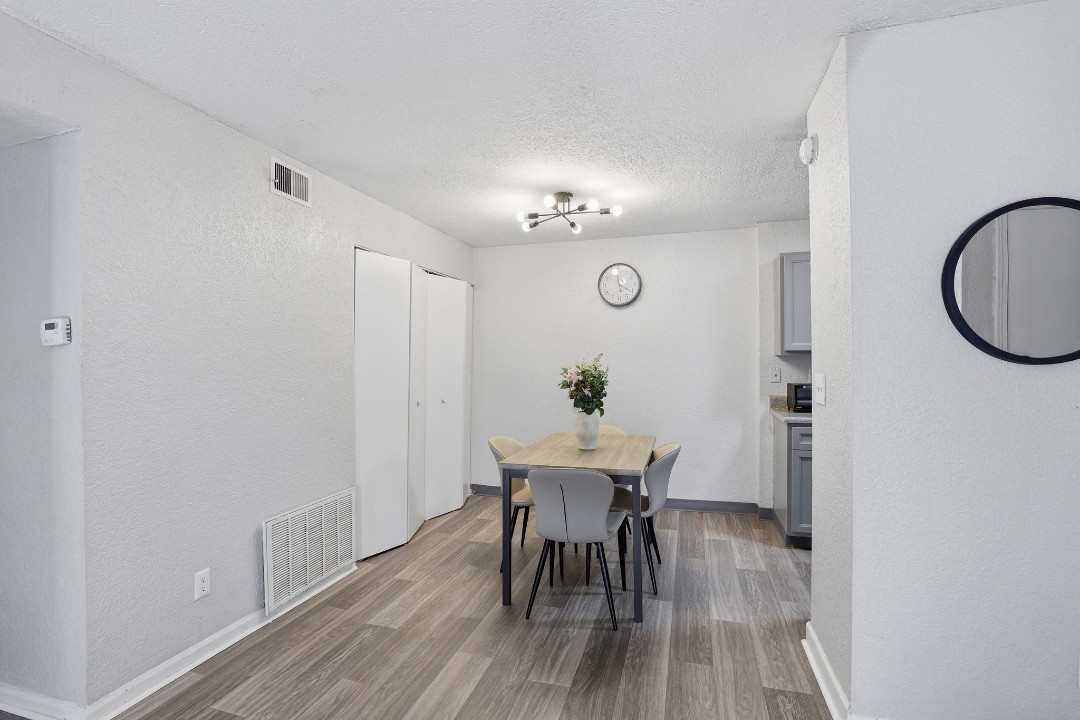 Hillcrest 8330E · Unit 2/1