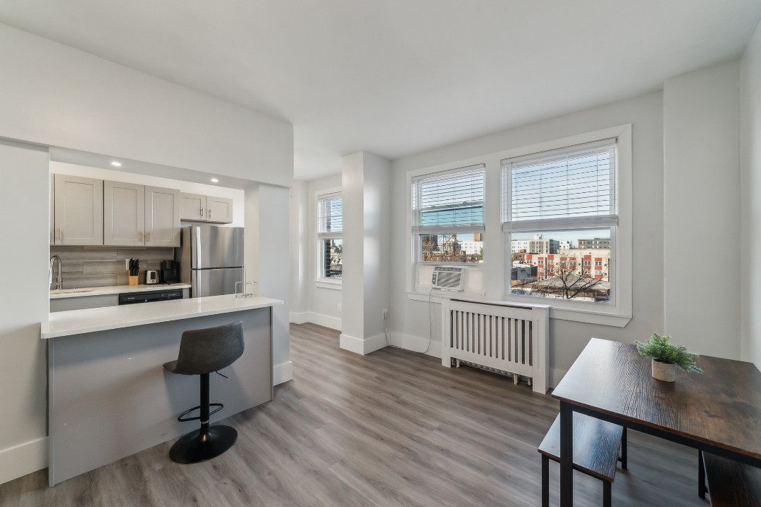 Fairfax Apartments · Unit 725 1/1