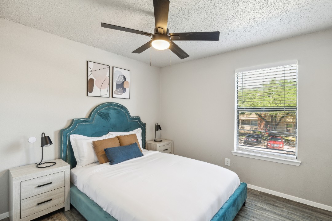 2 Bedrooms · Signature layout