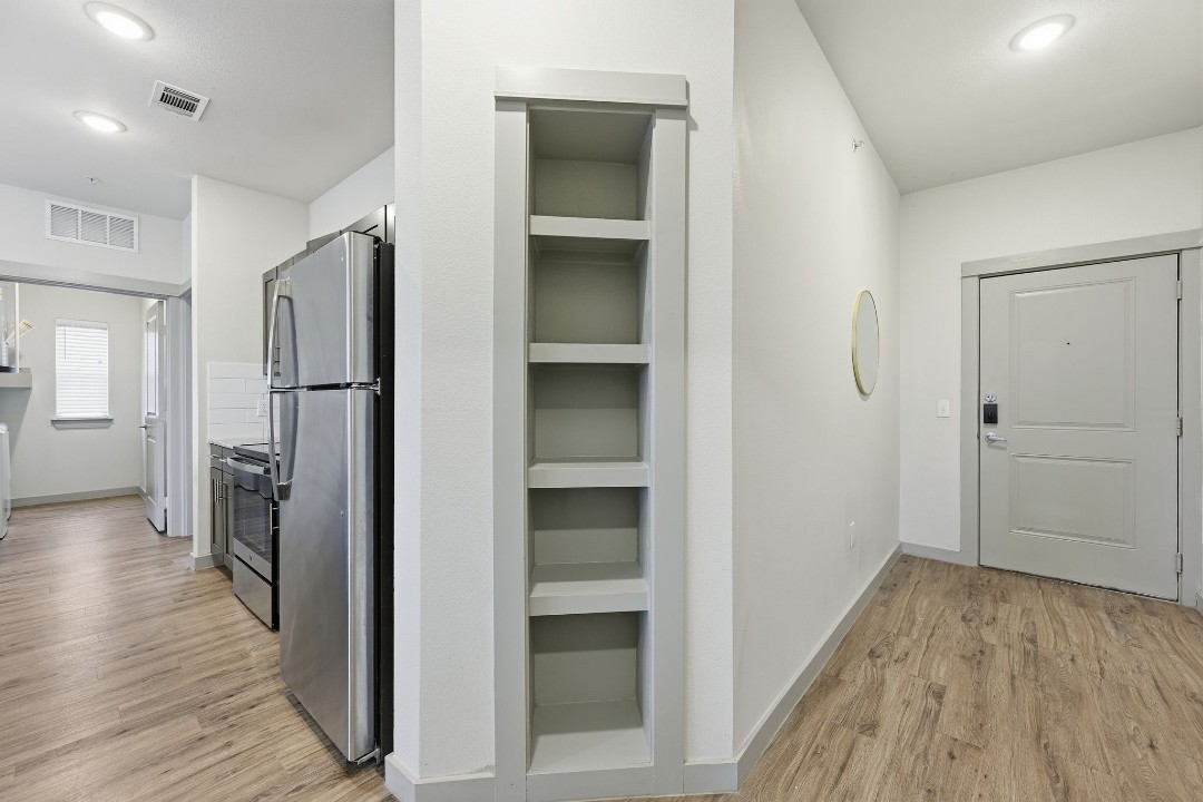 Chisholm Trace · Unit 812 2/2