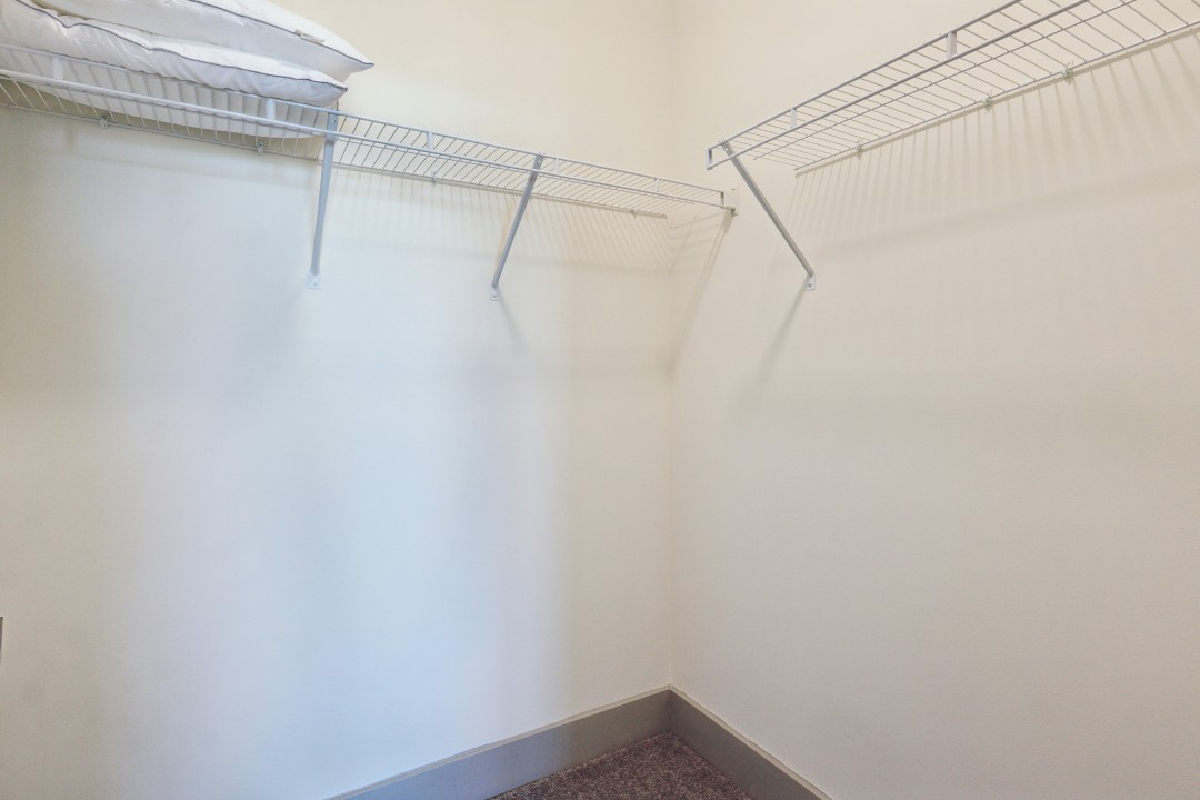Overlook at Farragut 1214, 1BD/1BA