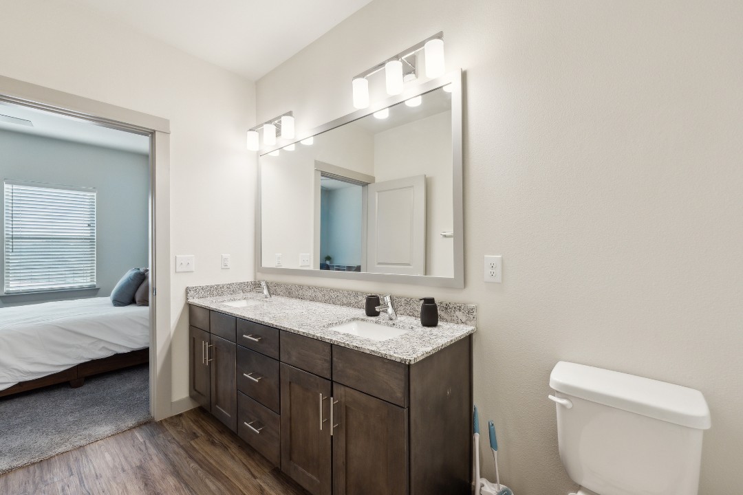 Chisholm Trace · Unit 531 2/2