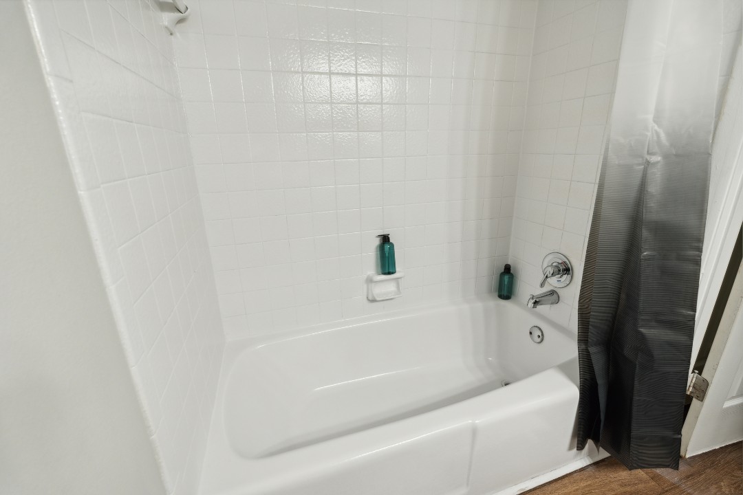 Brentwood Hills, A2 - · Unit 1/1