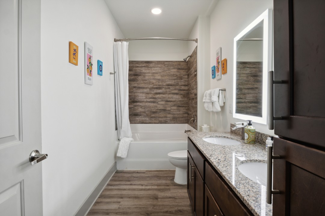 Overlook at Farragut 5001, 1BD/1BA