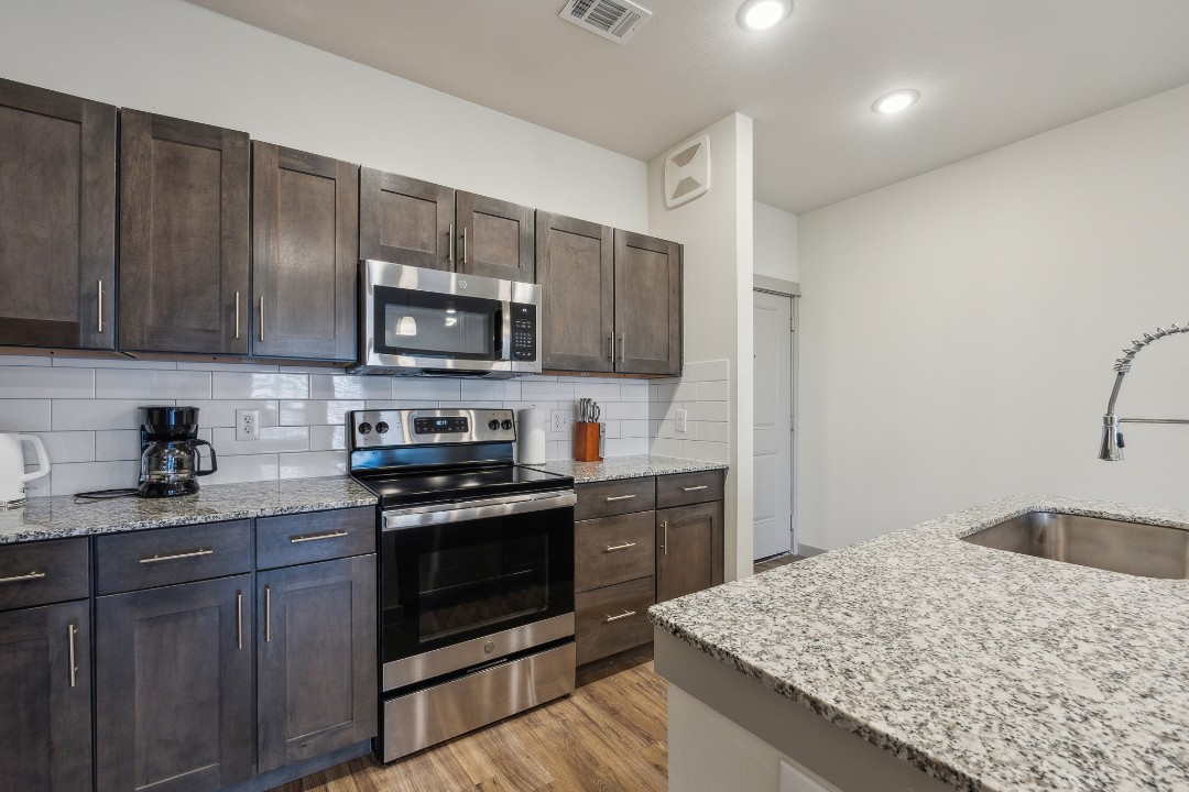Chisholm Trace · Unit 1022 2/2