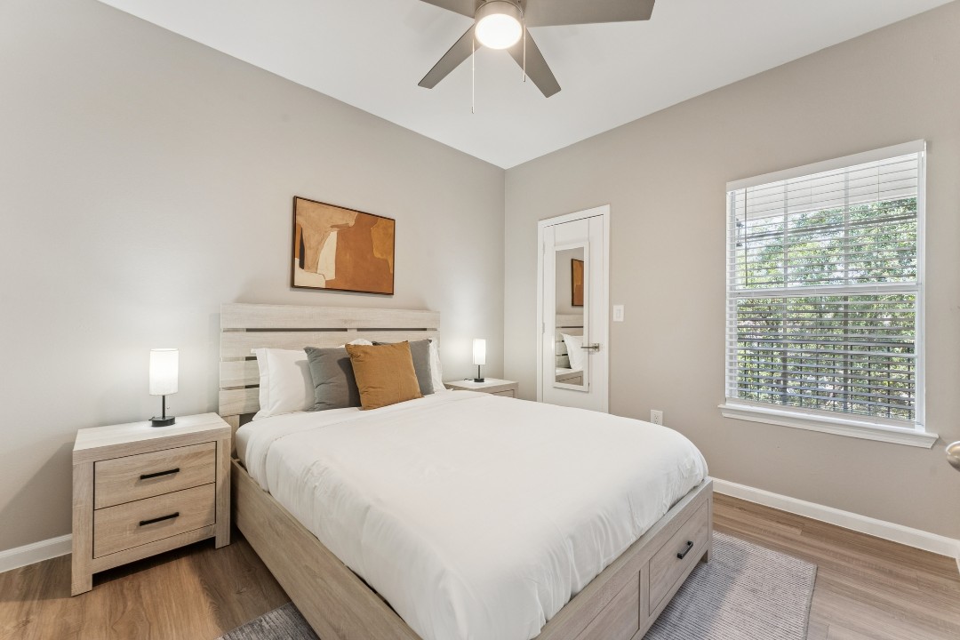 2 Bedrooms · Signature layout