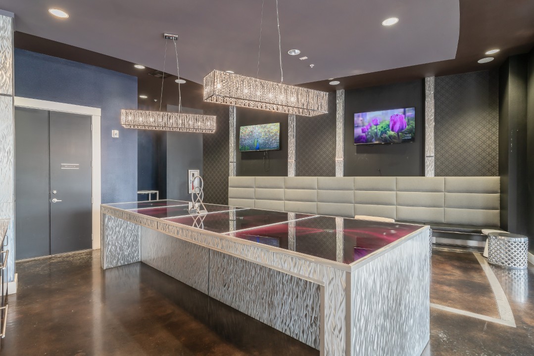 Park West 223, 1br