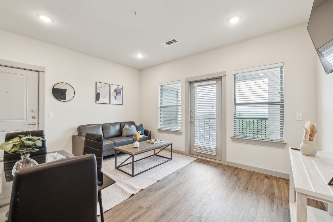 Chisholm Trace · Unit 1233 1/1