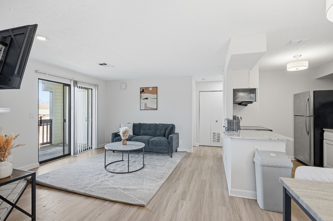 Taylor at 502 · Unit unit 8902-200 2/2