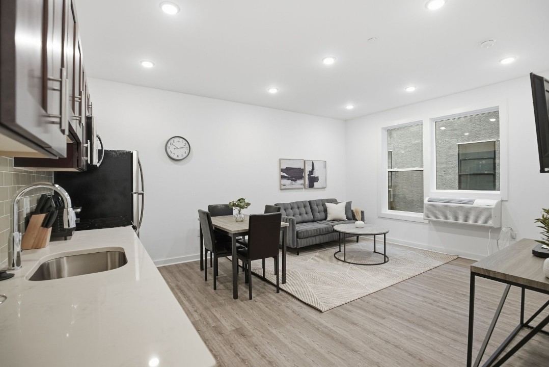 Fairmount Square 1528-2D · Unit 1/1