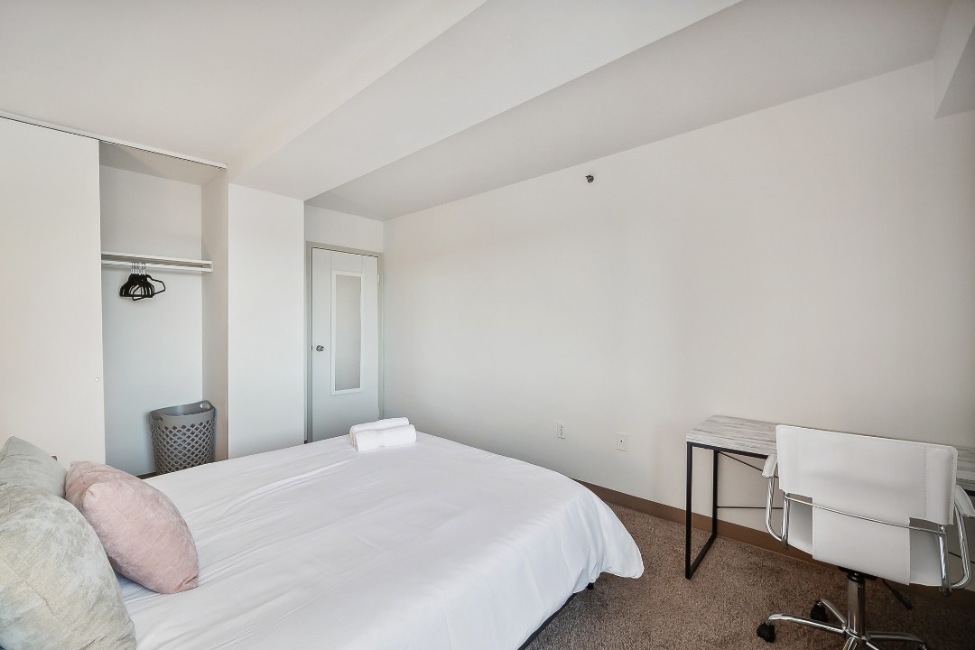 Pa Place 1111, 1br
