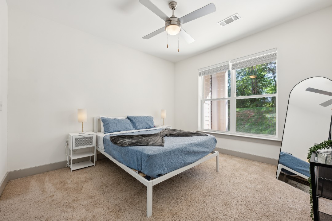 Overlook at Farragut 3001, 1BD/1BA