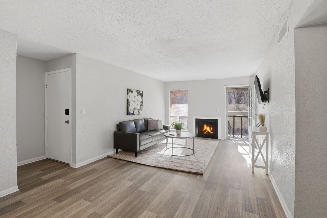 Hillcrest 8330E · Unit 2/1