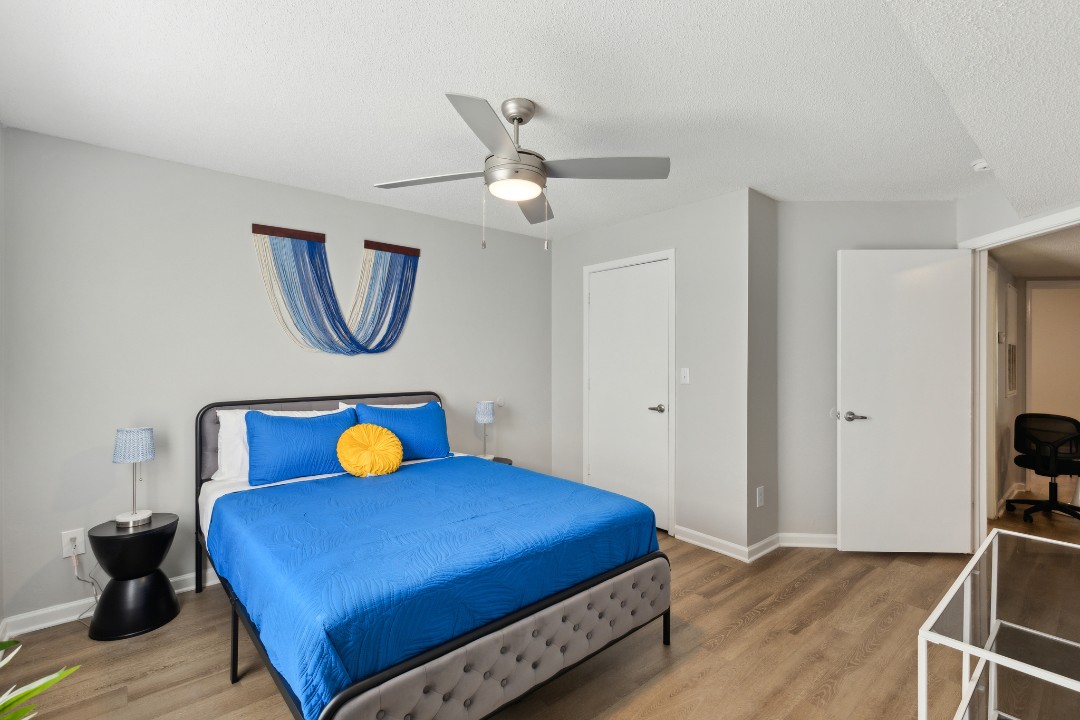 Carlson Bay, 3504-103, · Unit 2/2