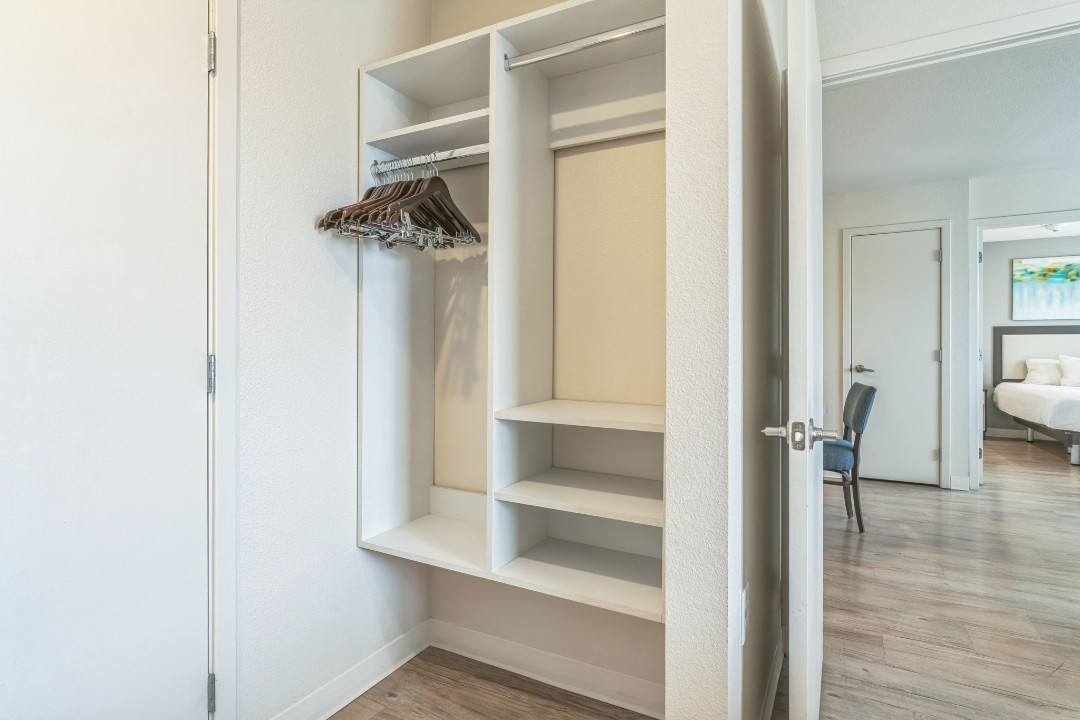 Simplicity At the Rim · Unit 1404 2/2